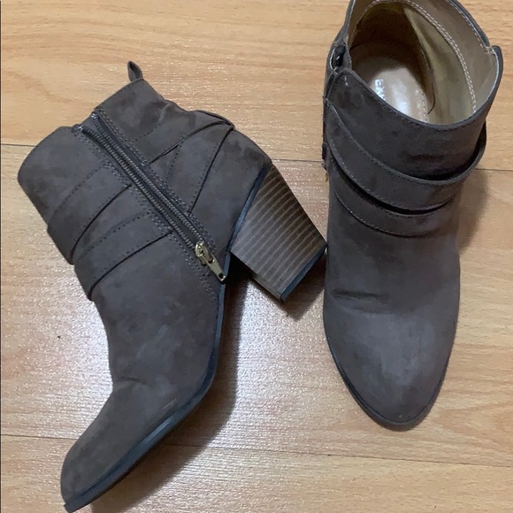 Express Gray Ankle Boots- size 7 - Picture 2 of 3